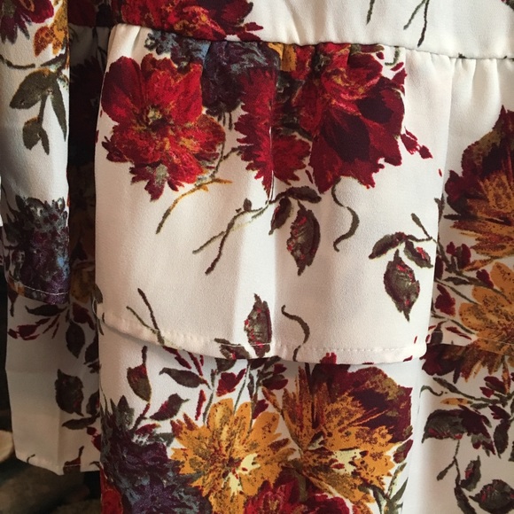 Ruffle Sleeve Floral Shirt Size L. - Picture 2 of 5